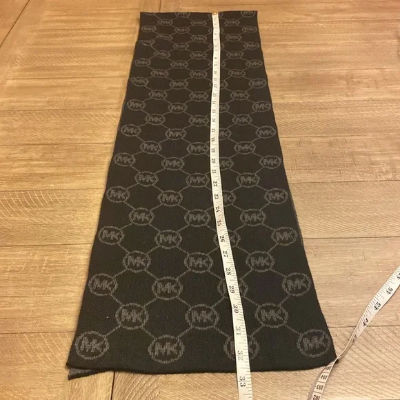 NWT Michael Kors Black & Grey Scarf - Picture 8 of 8